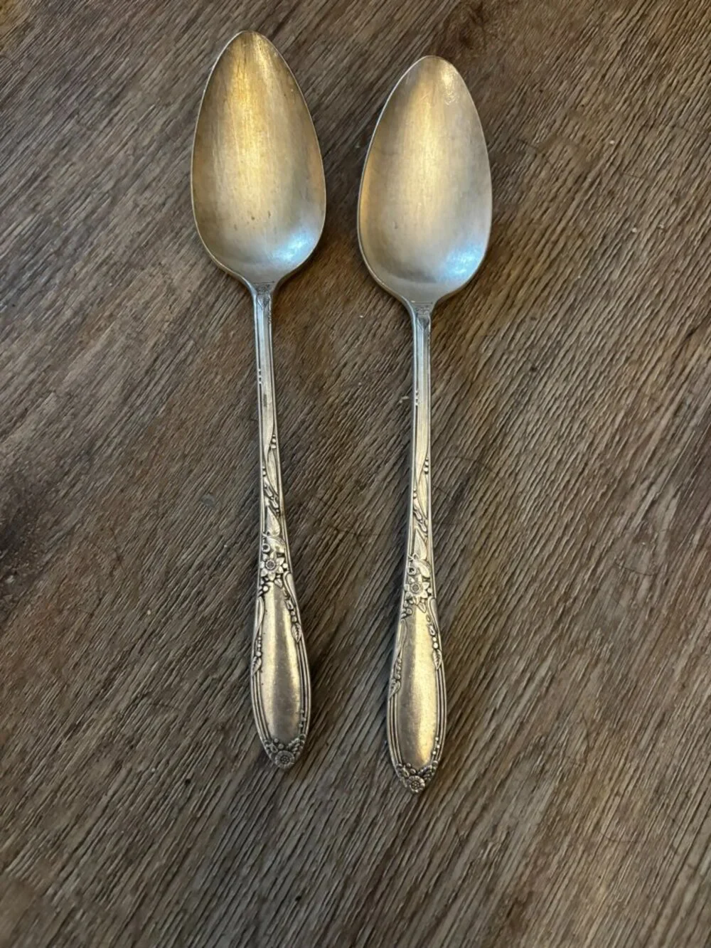 Lot 60 pieces Oneida Heirloom Silver Plate Chateau silverware flatware